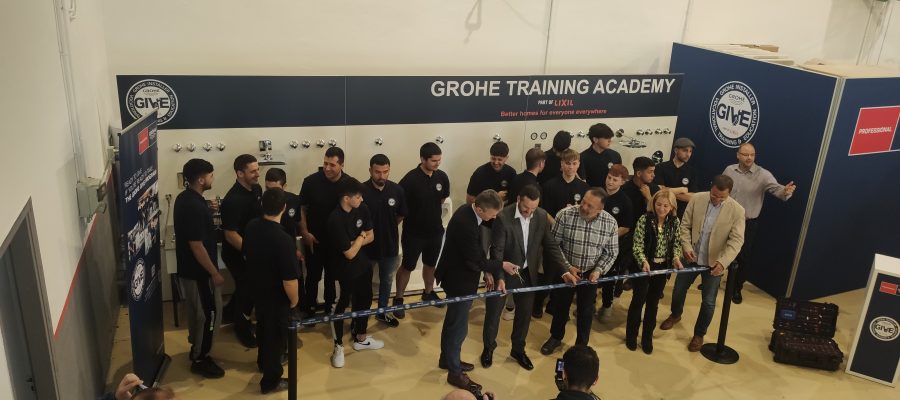 Acte inauguració aula Grohe Training Academy a l’Institut Guindàvols